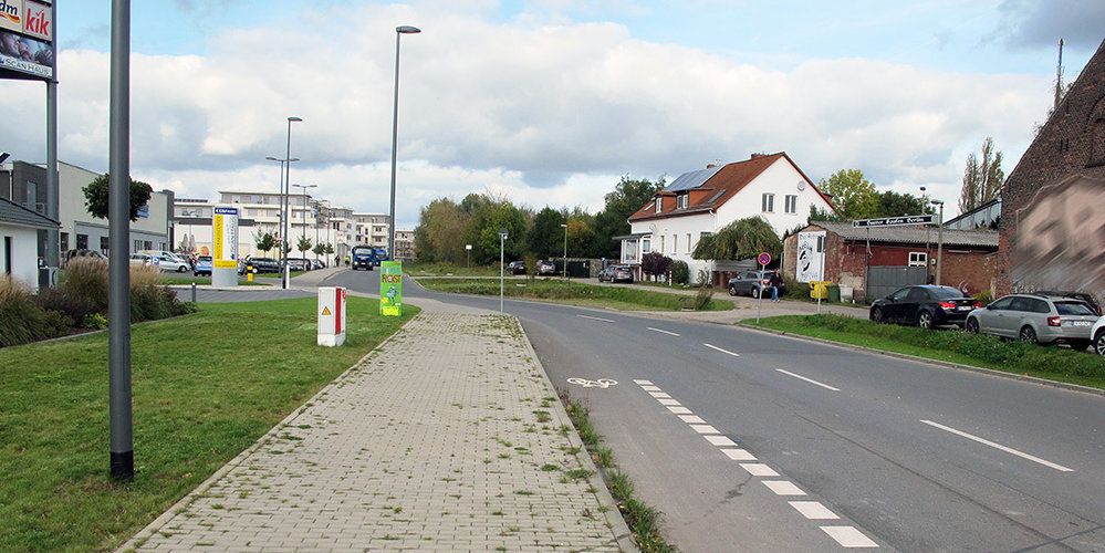 Straße An der Schule (Höhe Edeka) im Oktober 2017