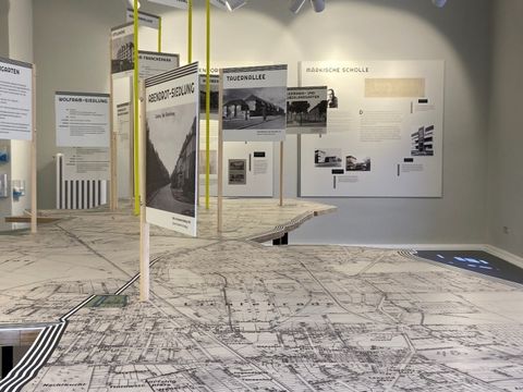 Bildvergrößerung: Blick in die Sonderausstellung im Tempelhof Museum