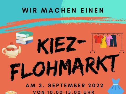 Logo Kiezflohmarkt DRK-Familien-Zentrum - eine grün-orange-gemusterte Tafel mit Flohmarkt-Gegenständen, wie Spielzeug, Kleidung und Büchern und dem Datum udn Ort der Veranstaaltung