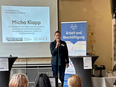 Micha Klapp beim zweiten Betriebs- und Personalräte-Empfang Friedrichshain-Kreuzberg.