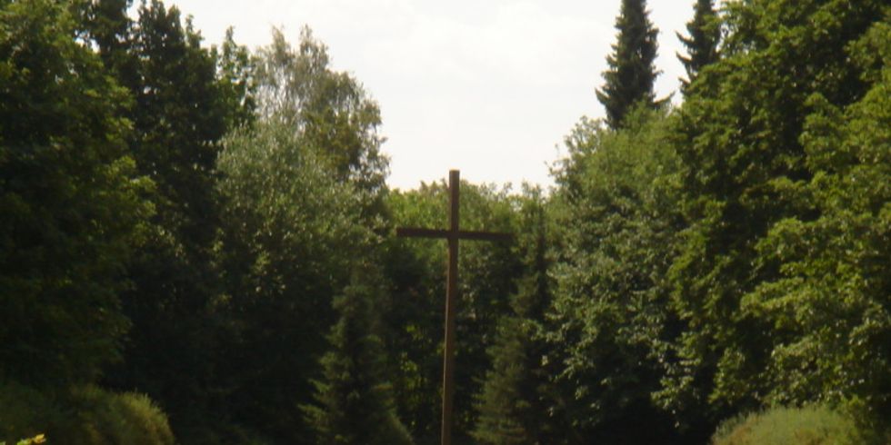 großes Holzkreuz