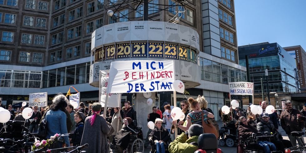 Flashmob in Berlin zum Teilhabegesetz
