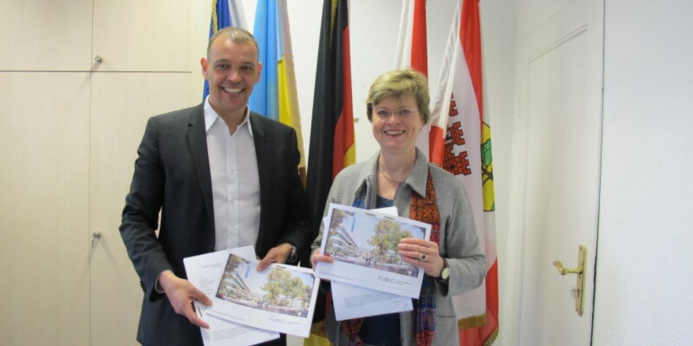 Unterzeichnung des Städtebaulichen Vertrags (Bezirksbürgermeisterin Cerstin Richter-Kotowski und WISTA-Geschäftsführer Roland Sillmann)