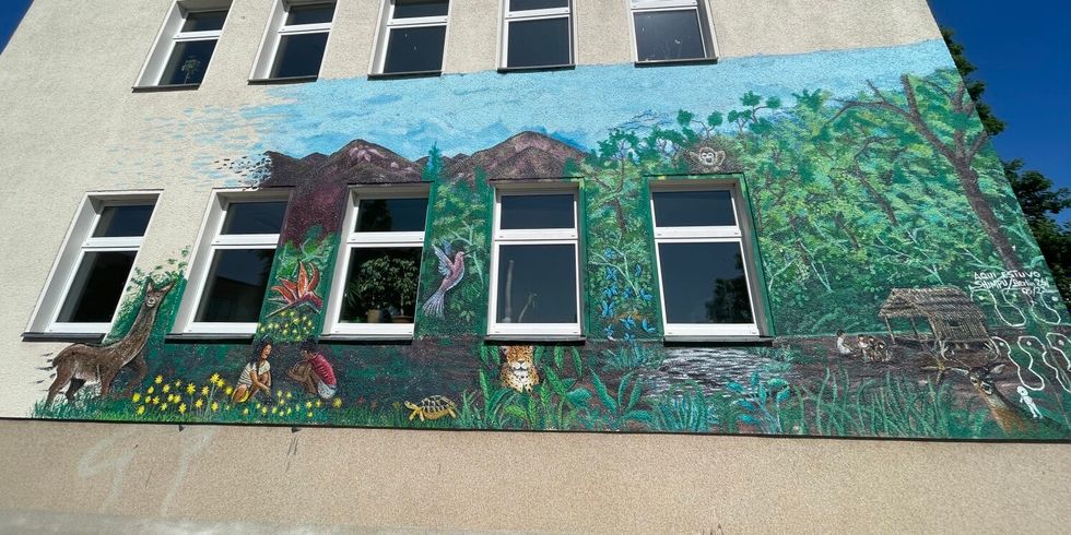 Neues Wandbild an der Fassade des Dienstgebäudes Hans Schmidt Straße 16