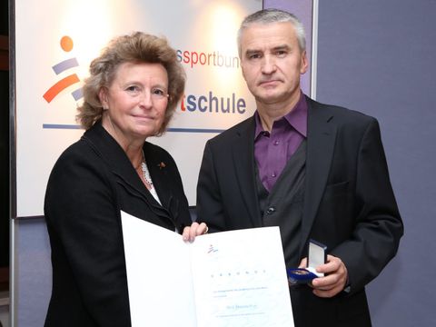 Bildvergrößerung: Dirk Damaschun erhält die LSB-Ehrenplakette