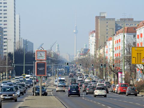Verkehr auf der Frankfurter Allee