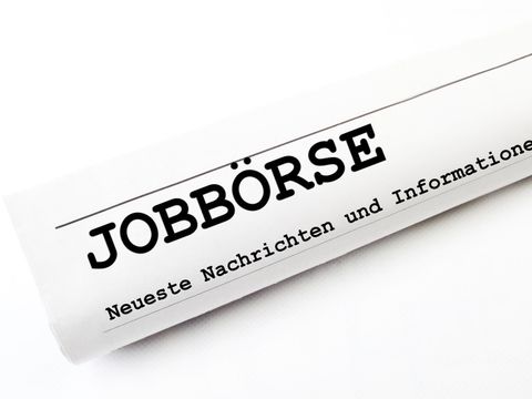 Zeitung mit der Beschriftung Jobbörse: Neuste Nachrichten und Informationen