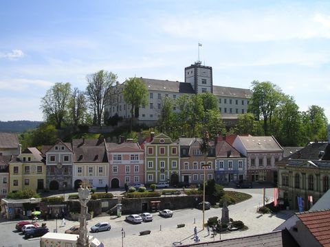 Weitra: Rathausplatz und Schloss aus der Vogelperspektive