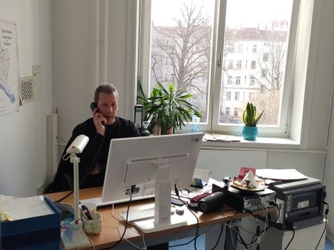 Dirk Engelke vom Sozialpsychatrischen Dienst an seinem Schreibtisch