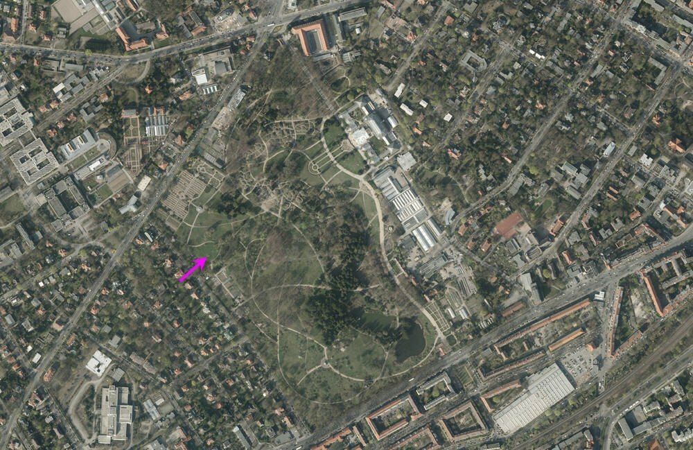 Photo 3.1: Location of the Berlin-Dahlem station (see arrow mark)
