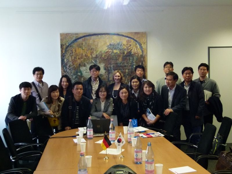 Gruppenbild mit der südkoreanischen Delegation