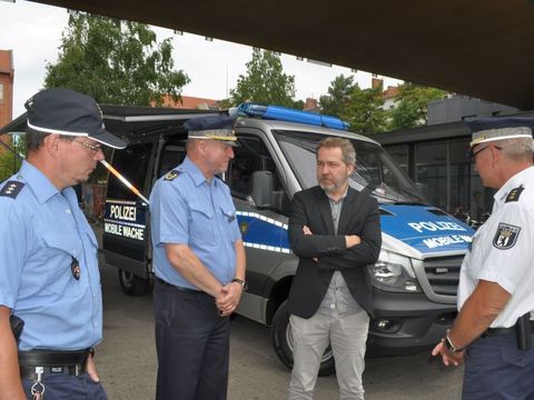 Bildvergrößerung: Besuch mobile Polizeiwache