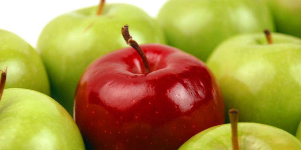 grüne Apfel und ein roter Apfel