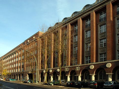 Verwaltungsgebäude Knorr-Bremse, Neue Bahnhofstraße 9-17