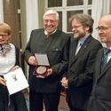 Bildvergrößerung: Senatsbaudirektorin Regula Lüscher, Preisträger Hans Timm, Ulrich Wiegand, Landeskonservator Prof. Dr. Jörg Haspel
