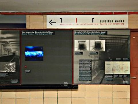 Blick in die Ausstellung im Zwischengeschoss des Nordbahnhofs