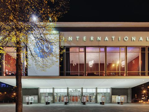 Blick auf das Kino International