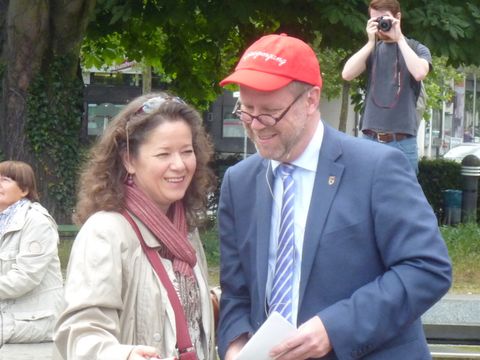 Bezirksbürgermeister Reinhard Naumann und Ülker Radziwill, 14.6.2014, Foto: KHMM