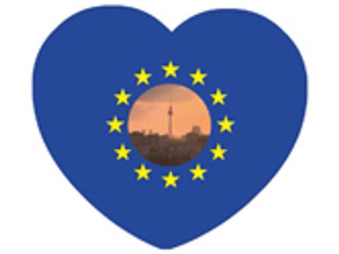 blaues Herz mit den Europasternen und einem Bild von Berlin mit Fernsehturm
