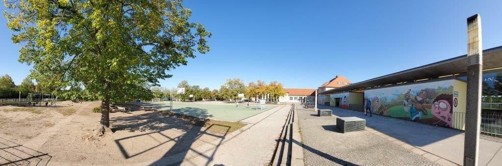 Linden-Grundschule, Schulhof