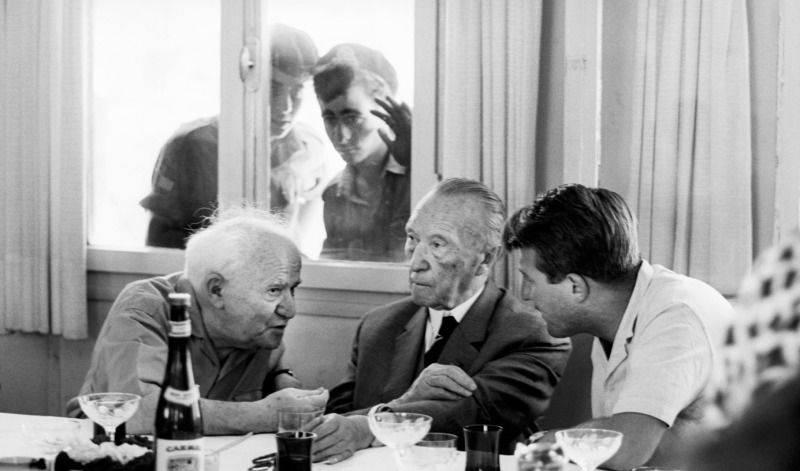 Bildvergrößerung: David Ben-Gurion und Konrad Adenauer im Speisesaal des Kibbuz Sde Boker, 09.05.1966
