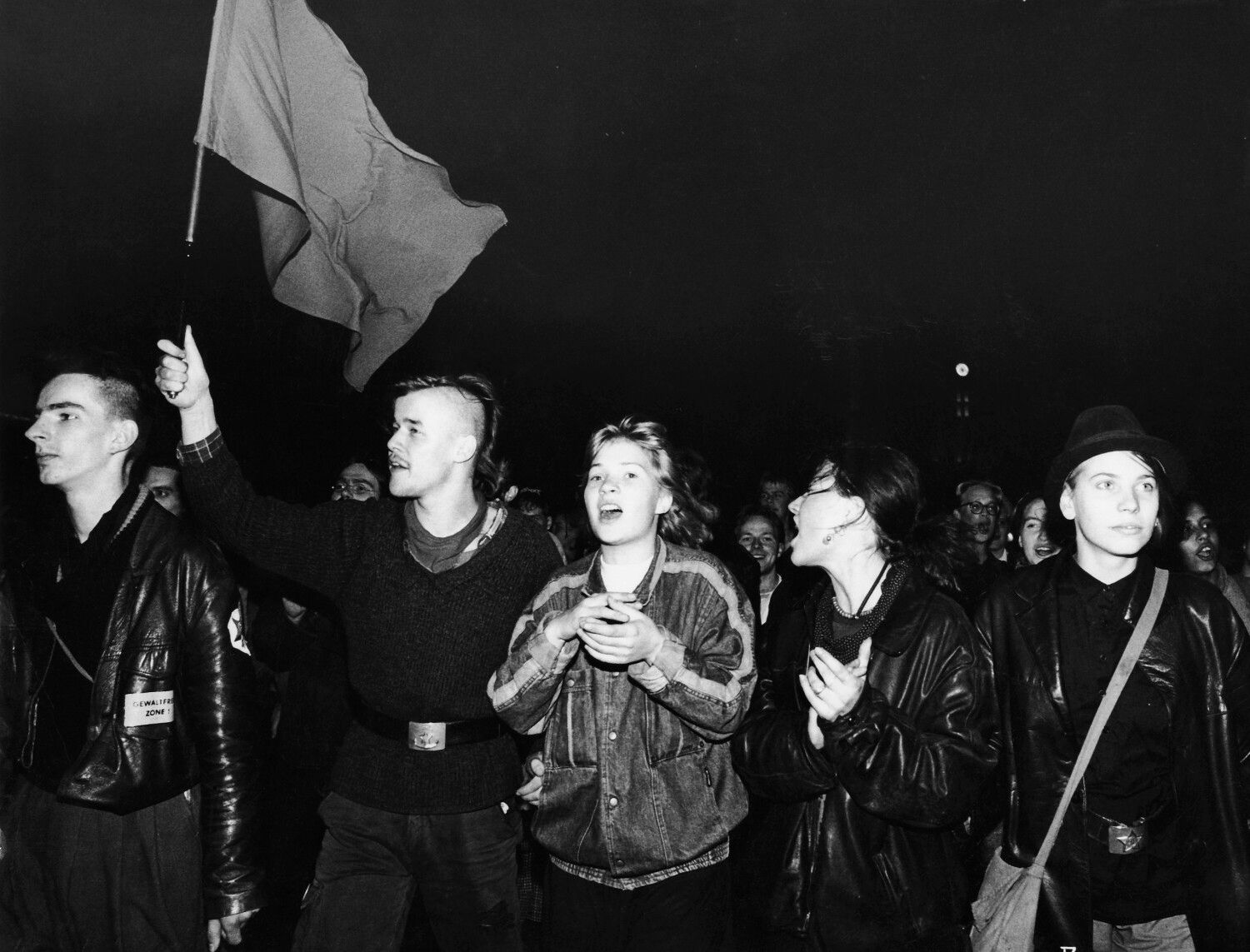 Der 19-jährige Frank Ebert (links) mit seinen Freunden bei einer Demonstration am 24. Oktober 1989 in Ost-Berlin.