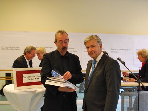 Dr. Christian Hanke und Klaus Wowereit im Gespräch