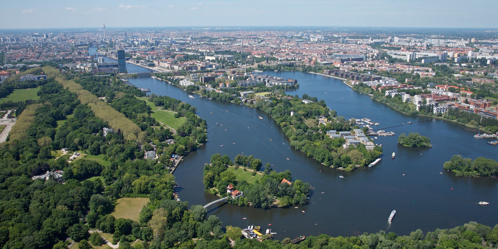 Bildvergrößerung: Rummelsburger Bucht, Blick über den Treptower Park und Rummelsburger See