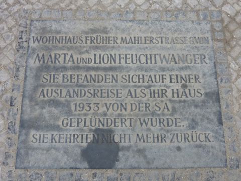 Gedenktafel für Marta und Lion Feuchtwanger, 5.3.2011, Foto: KHMM