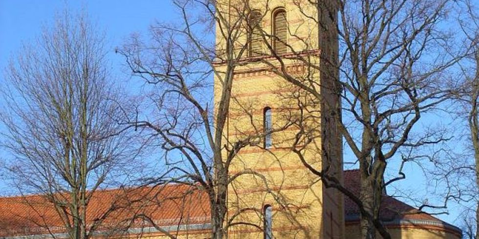 Glockenturm der Krankenhauskirche am Wuhlgarten