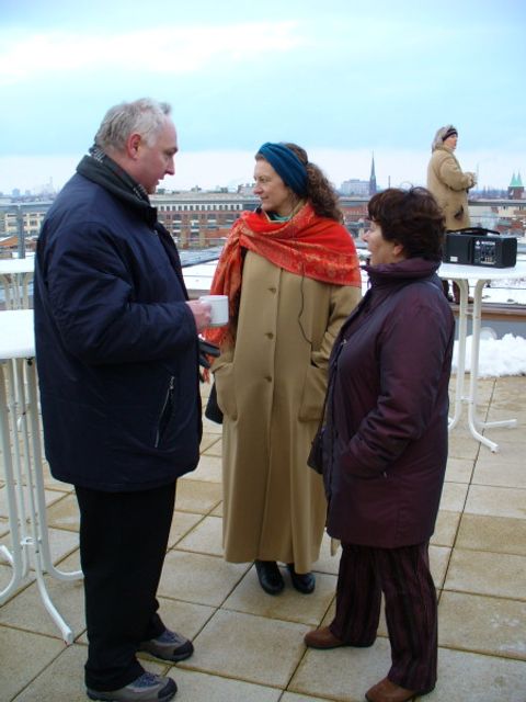 Bezirksbürgermeisterin Monika Thiemen (Mitte), Dr. Frank Herdmann und eine Kiezspaziergängerin, Foto: KHMM