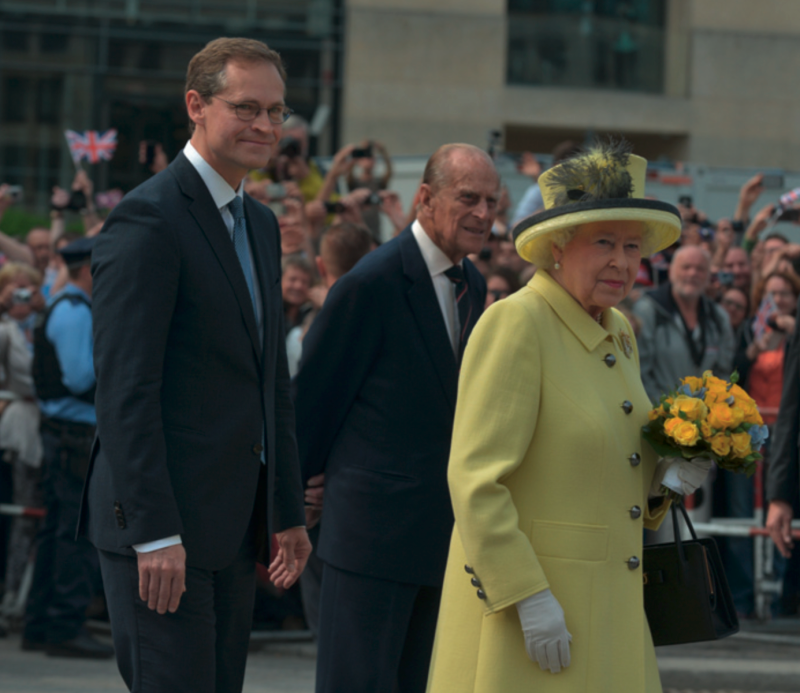 Bildvergrößerung: Queen Elizabeth II. auf dem Pariser Platz