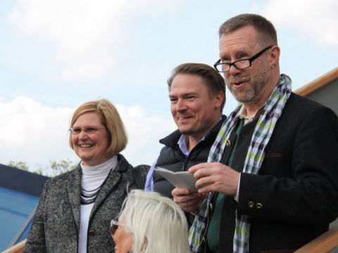 Bildvergrößerung: Bezirksbürgermeisterin Angelika Schöttler und Bezirksbürgermeister Reinhard Naumann freuen sich, dass Kai-Uwe Ludwig (mitte) das Konzept des neuen Bikini-Hauses erläutert.