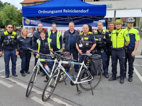Bildvergrößerung: Fahrradkontrollen vom Außendienst des Ordungsamtes und der Polizei Berlin rund um den S-Bahnhof Frohnau
