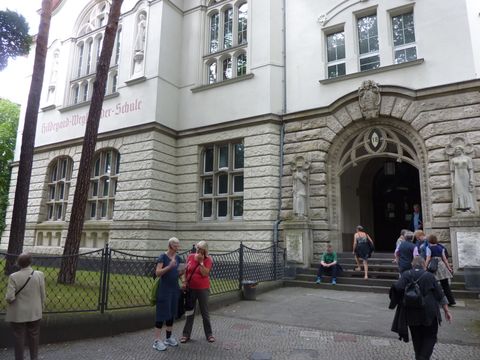 Hildegard-Wegscheider-Gymnasium, 11.8.2012, Foto: KHMM