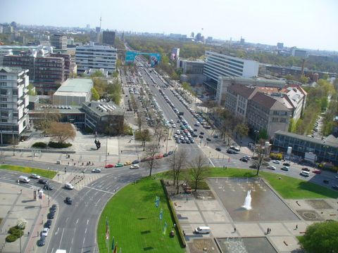 Blick auf den Campus der TUB, nördlich und südlich der Straße des 17. Juni, 20.4.2010
