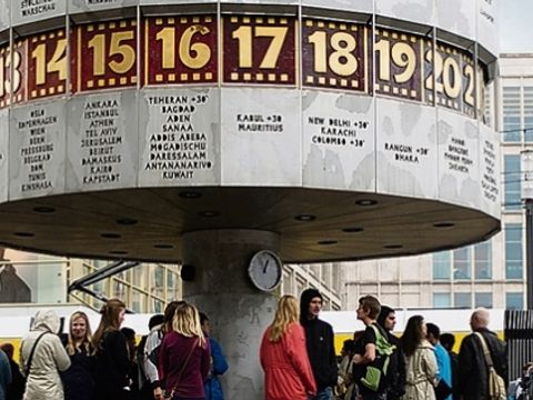 Die Weltzeituhr am Berliner Alexanderplatz