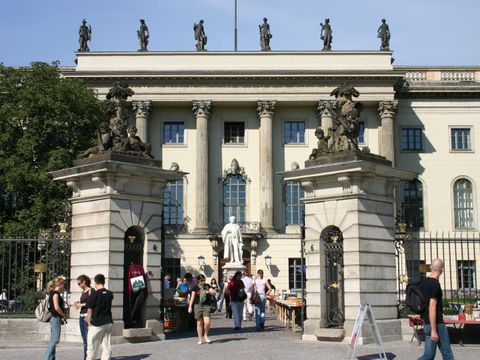Bildvergrößerung: Haupteingang Unter den Linden der Humboldt-Universität zu Berlin 