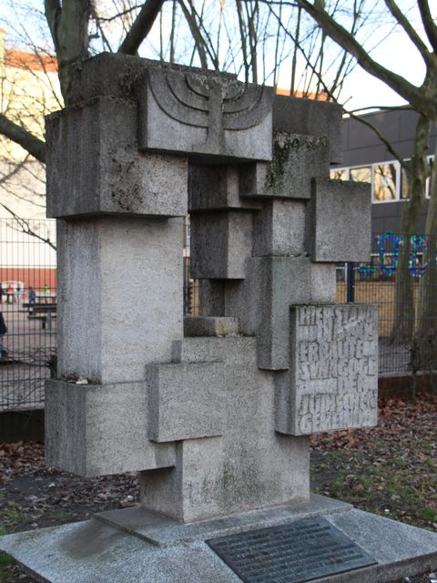 Bildvergrößerung: Gedenkstein für die ehemalige Synagoge 
