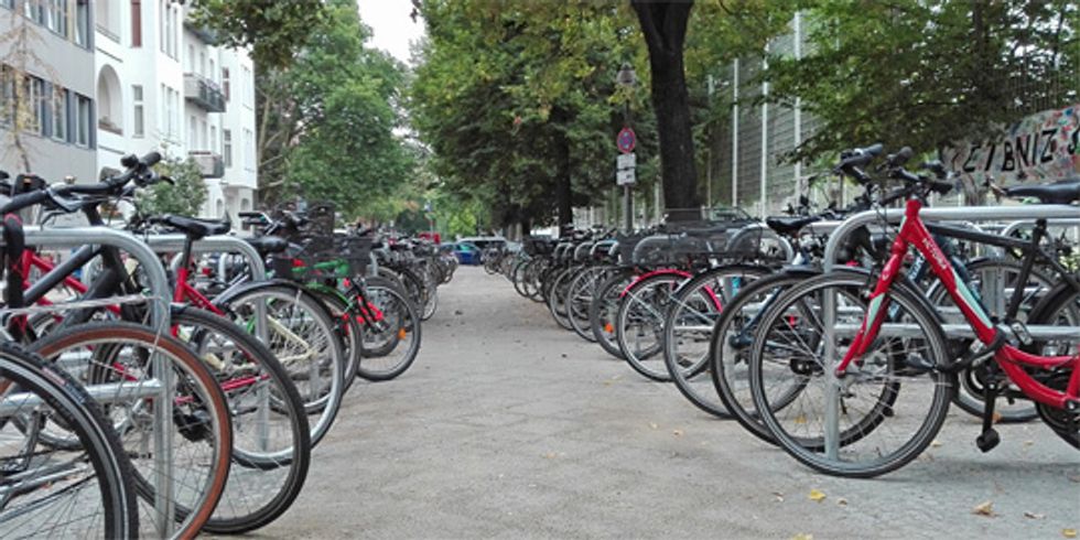 Fahrradbügel am Leibniz-Gymnasium in Kreuzberg 