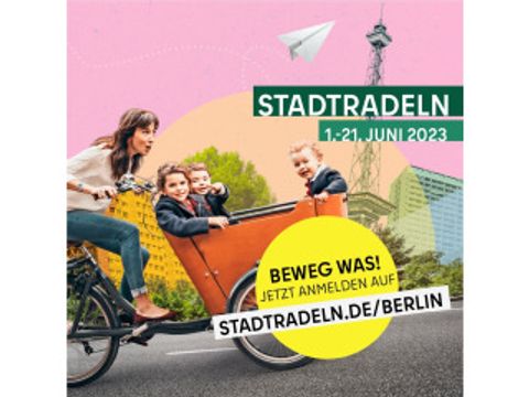Aufruf Stadtradeln 2021 radfahrende Menschen im Grünen vor Berliner Silhouette