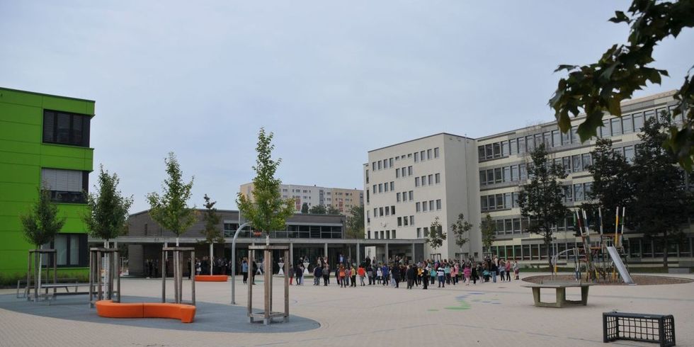 Mehrfache Übergabe Grundschule am Bürgerpark - Zweiter Pausenhof