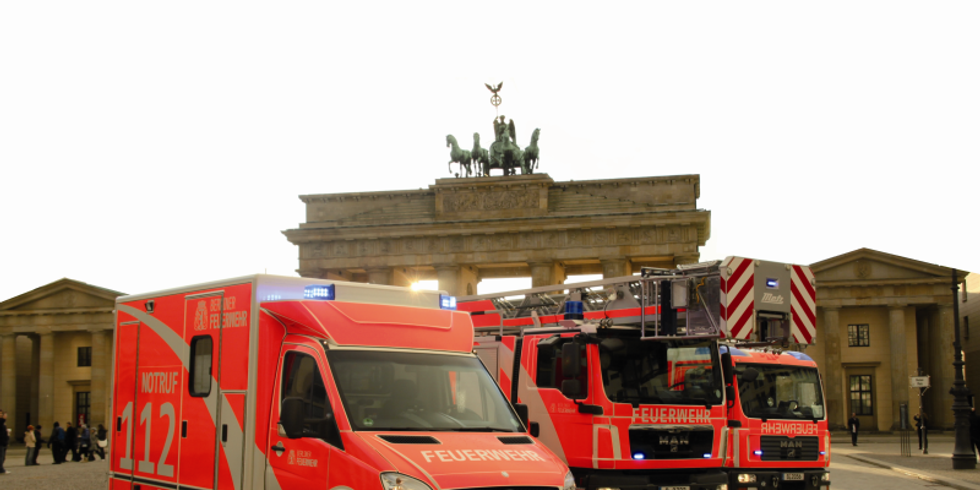 Einsatzfahrzeuge vor dem Brandenburger Tor