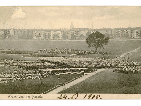 Bildvergrößerung: Blick auf das Tempelhofer Feld mit Militärparade, 1905