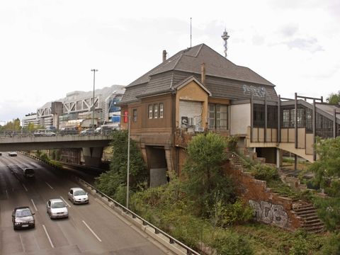 Ostpreußenbrücke zwischen ICC und Bahnhof Messe Nord, Foto: Raimund Müller