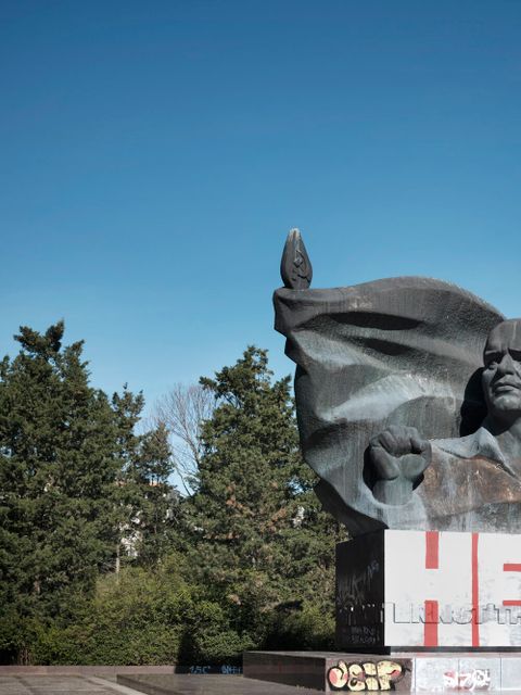 Ernst-Thälmann-Denkmal "Ich sehe was" - "Held" - Ernst Thälmann. Podiumsdiskussion zu dem umstrittenen Denkmal in Prenzlauer Berg
