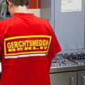 Bildvergrößerung: T-Shirt mit Beschriftung "Gerichtsmedizin Berlin"