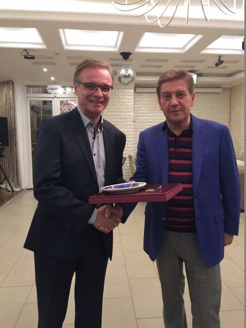 Auszeichnung des LAGeSo-Präsidenten: Franz Allert und Minister Petrosyan 