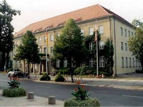 Das Rathaus Zehlendorf ist Sitz der Bezirksverordnetenversammlung Steglitz-Zehlendorf