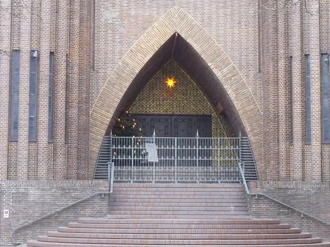 Eingang der Evangelischen Kirche